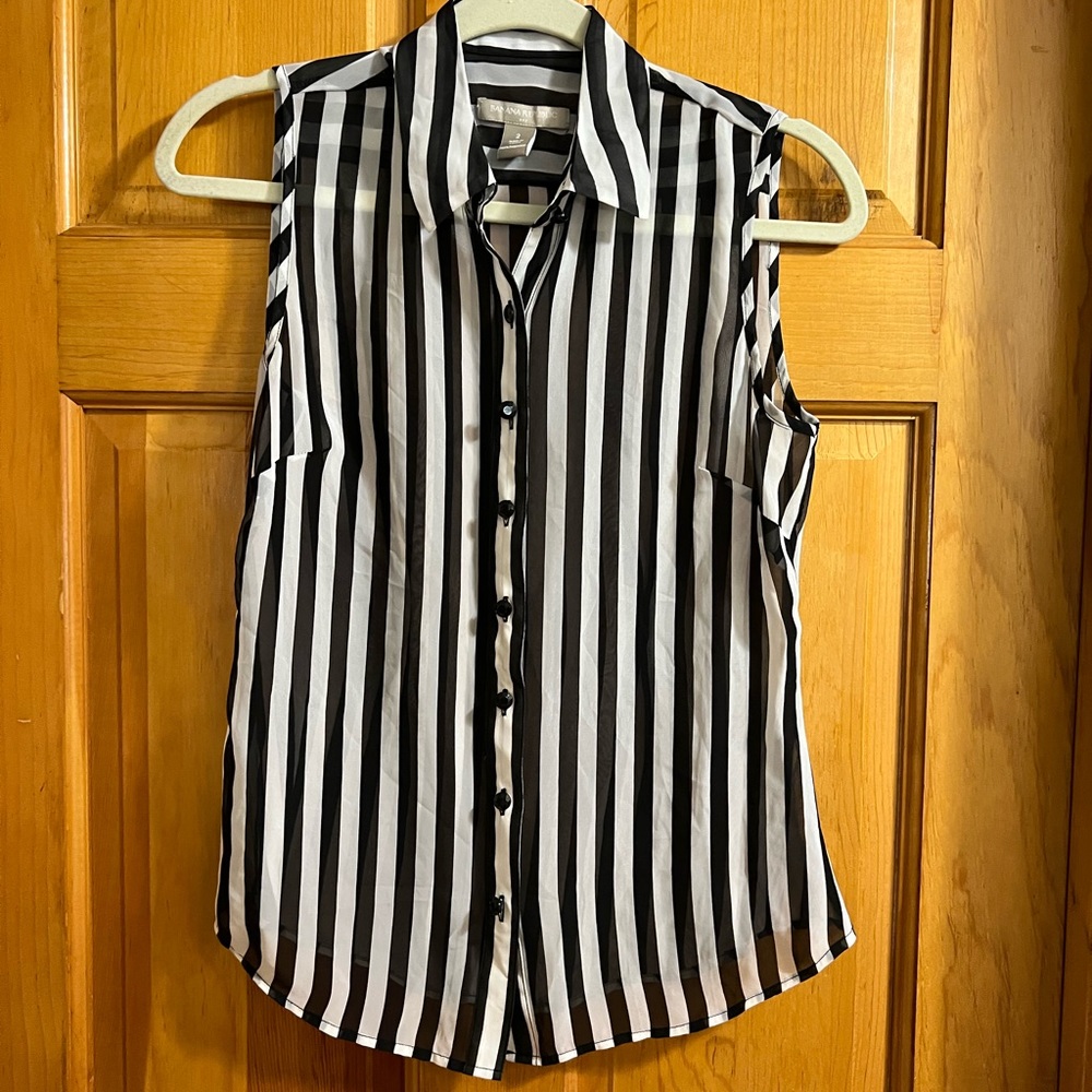 Banana republic size 2 button down tank